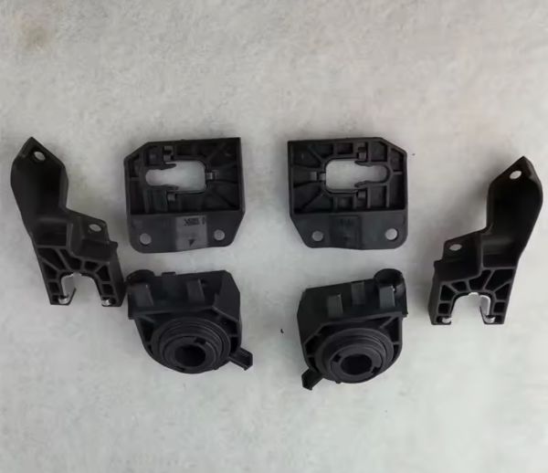 Ремонтні кріплення для фари Audi A4 B9 8W (Xenon, Full led) 2017-2019 року 8W0998121, 8W0998122