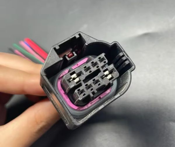 Роз'єм герметичний з проводами   4K8973708 VAG 8 PIN