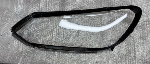 Скло фар VW Touareg 2011-2014 року дорестайлінг