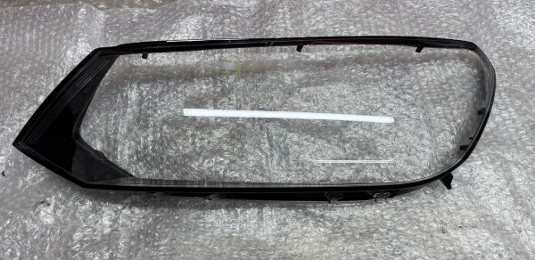 Скло фар VW Touareg 2011-2014 року дорестайлінг