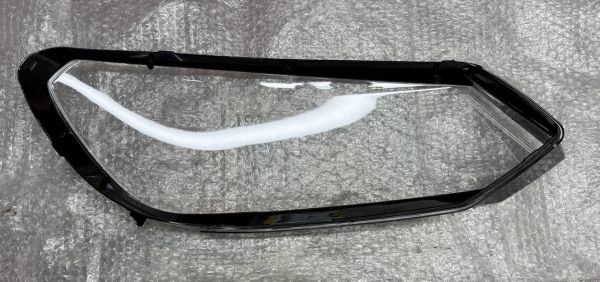 Скло фар VW Touareg 2011-2014 року дорестайлінг