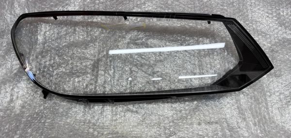 Скло фар VW Touareg 2011-2014 року дорестайлінг