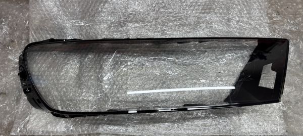 Скло на фару Audi Q7  4 M 2016 2017 2018 2019