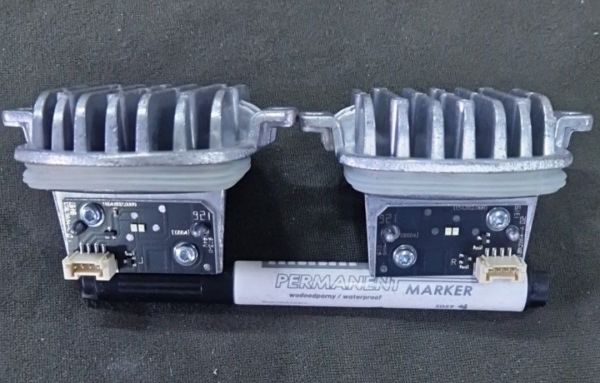 Блок ДХО правої фари на  BMW 7 Series G11 / G12 2019-2023 року випуску. 6319498408