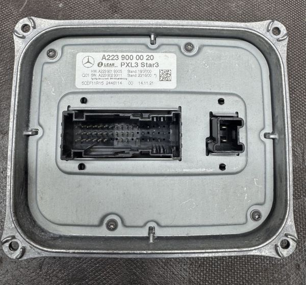 Блок управління фари на Mercedes A2239000020