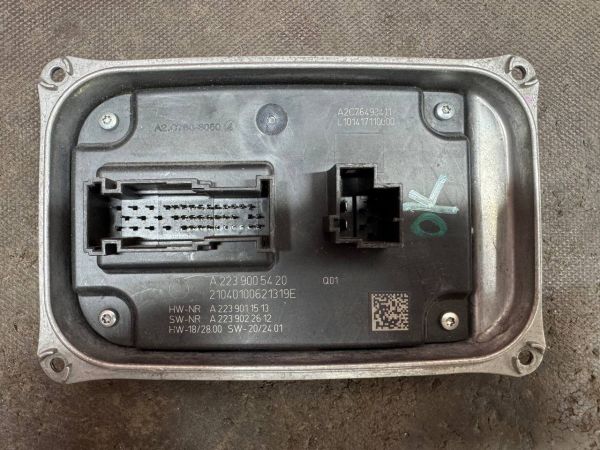 Блок управління фарою Mercedes A2239005420