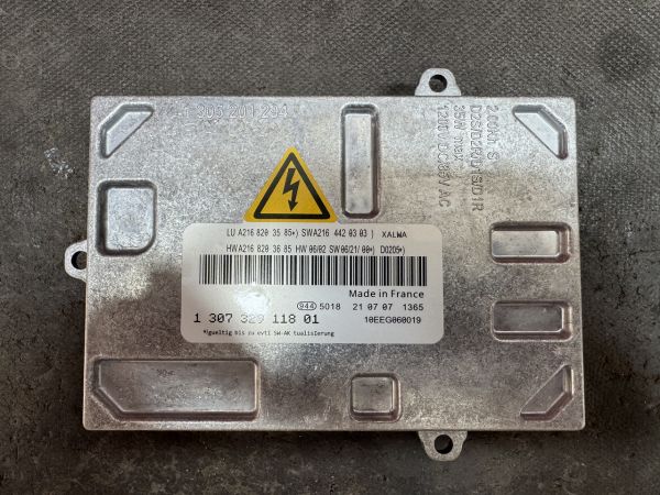 Блок управління фарою Mercedes 130732911802 (A2168203585)